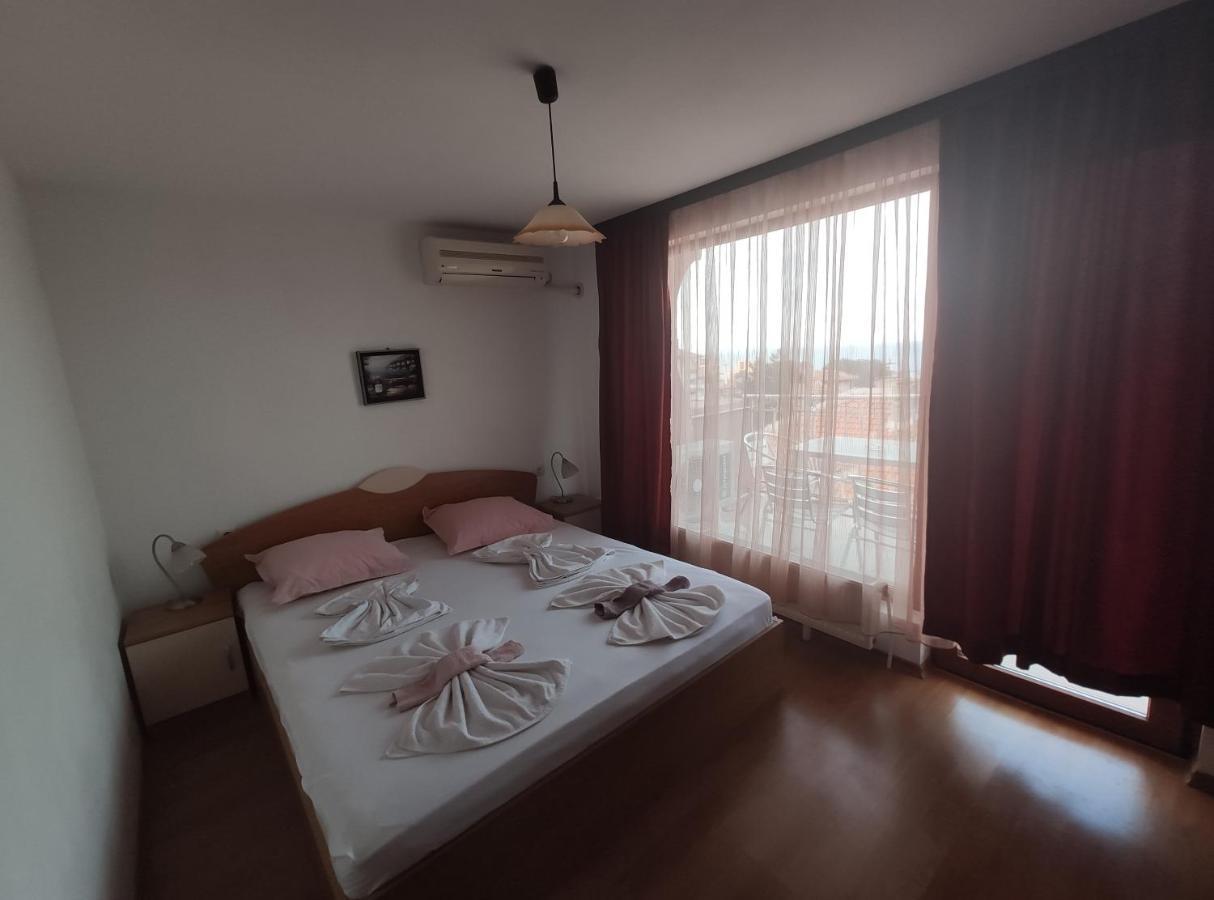 Family Hotel Denica Обзор Экстерьер фото